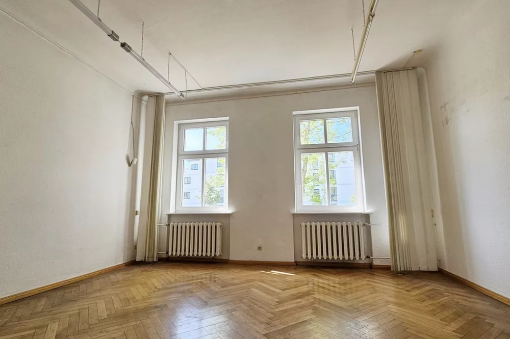 Büro EG