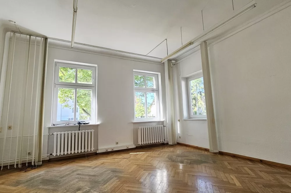 Büro EG