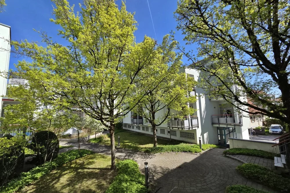Blick in den grünen Innenhof